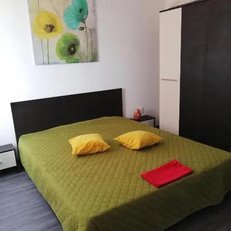 Apartamento Spatios Cu 2 In Centrul Statiunii -73mp - !